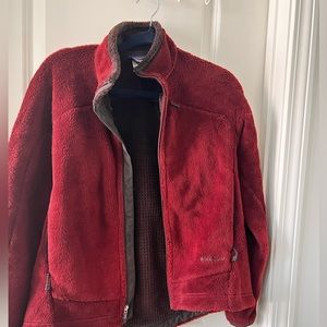 Patagonia open sweater. In burgundy color